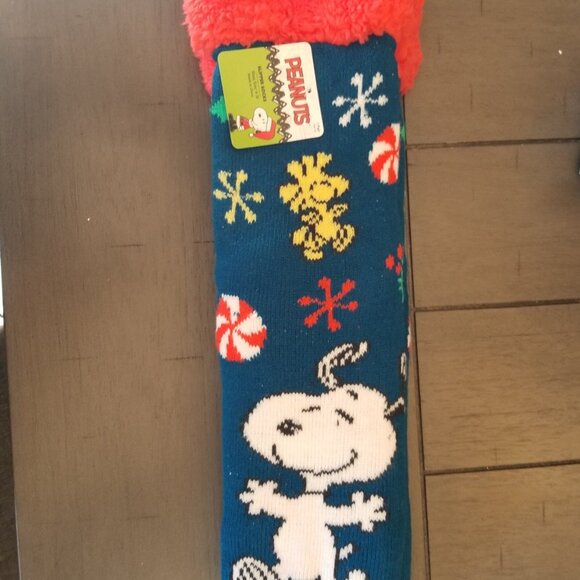 Peanuts Snoopy Slipper Socks - Picture 2 of 3